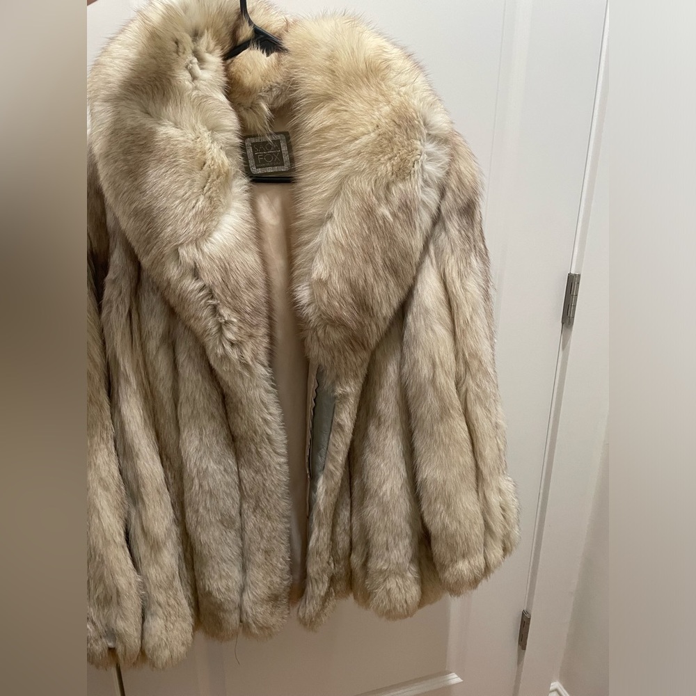 Saga Fox tan ish coat